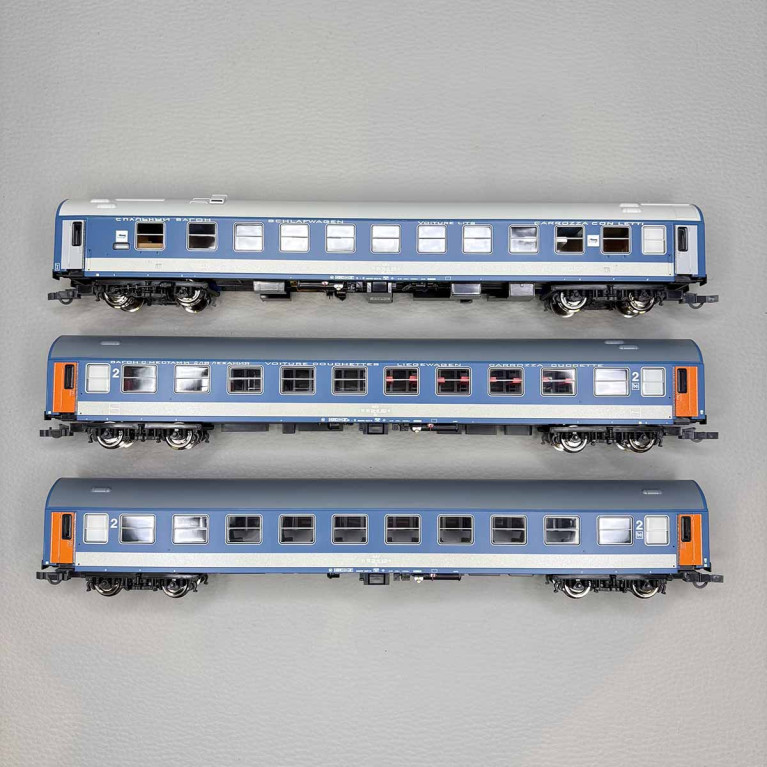 3 voitures du trains express D 374/375 "Vindobon/Hongrie", MAV - ROCO 74188