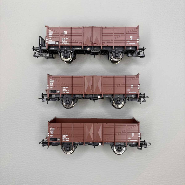 3 wagons tombereaux type EI-u (Omu), 2 essieux, DR - ROCO 6600146