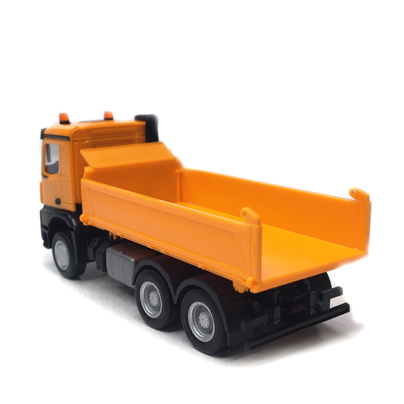 Camion benne basculante, Mercedes-Benz Arocs 18M, à 3 essieux, avec épandeur et lame à neige, orange - HERPA 320061- HO 1/87
