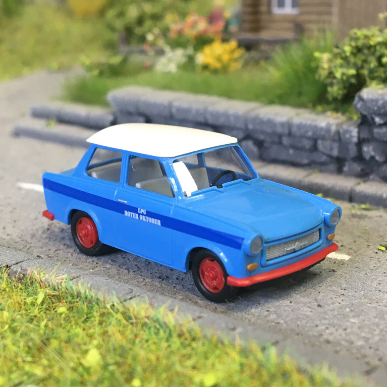 Trabant P601, limousine, GPL Octobre rouge - BUSCH 53113 - HO 1/87