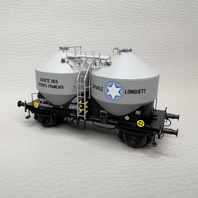 R37 43117 - Wagon cimentier 2 essieux, décoration "Demarle Lonquety", SNCF