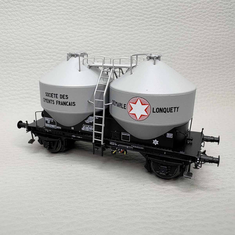 R37 43117 - Wagon cimentier 2 essieux, décoration "Demarle Lonquety", SNCF