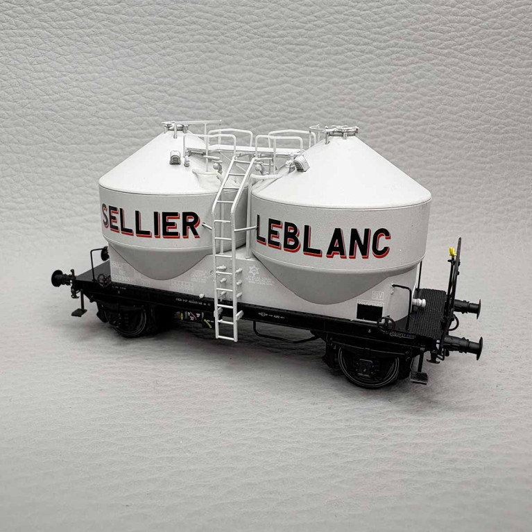 R37 43118 - Wagon cimentier 2 essieux, décoration "Sellier Leblanc", SNCF