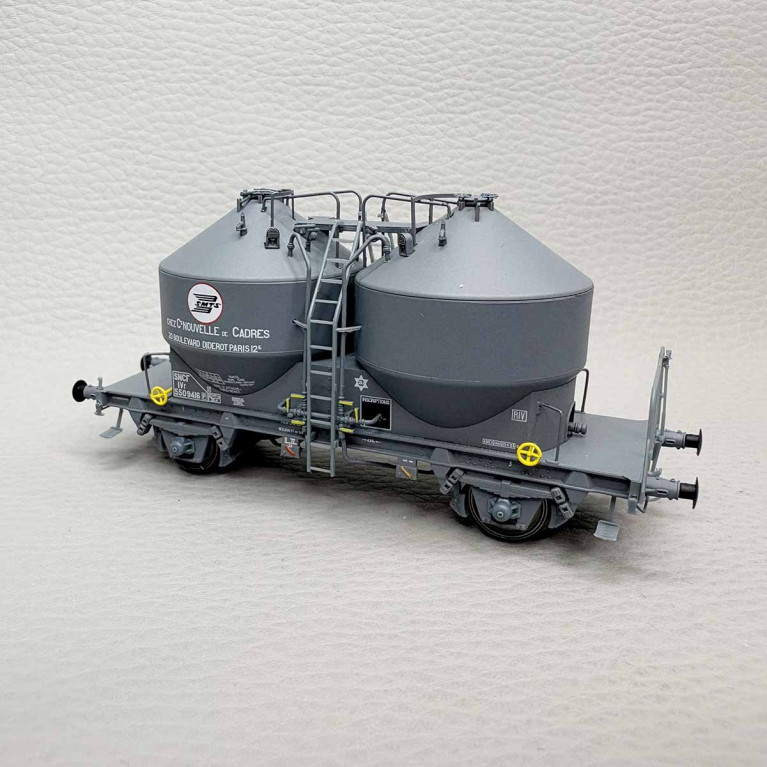 R37 43120 - Wagon cimentier 2 essieux, décoration "SMTS chez CNC", SNCF