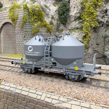 Wagon cimentier 2 essieux, décoration "SMTS chez CNC", SNCF, Ep. III - R37 43120 - HO 1/87
