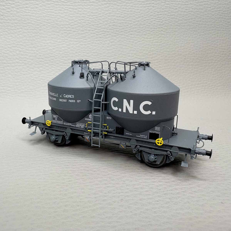 R37 43121 - Wagon cimentier 2 essieux, décoration "C.N.C.", SNCF