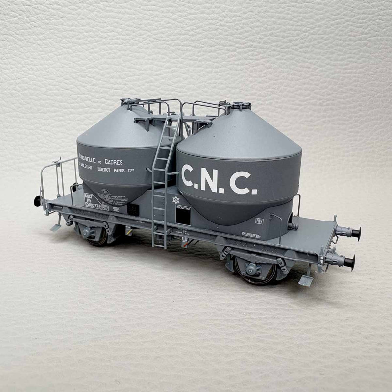 R37 43122 - Wagon cimentier 2 essieux, décoration "C.N.C.", SNCF