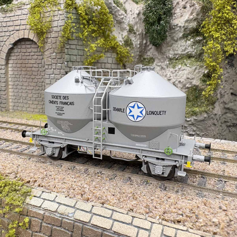 Wagon cimentier 2 essieux, décoration "Demarle Lonquety", SNCF, Ep. IV - R37 43124 - HO 1/87