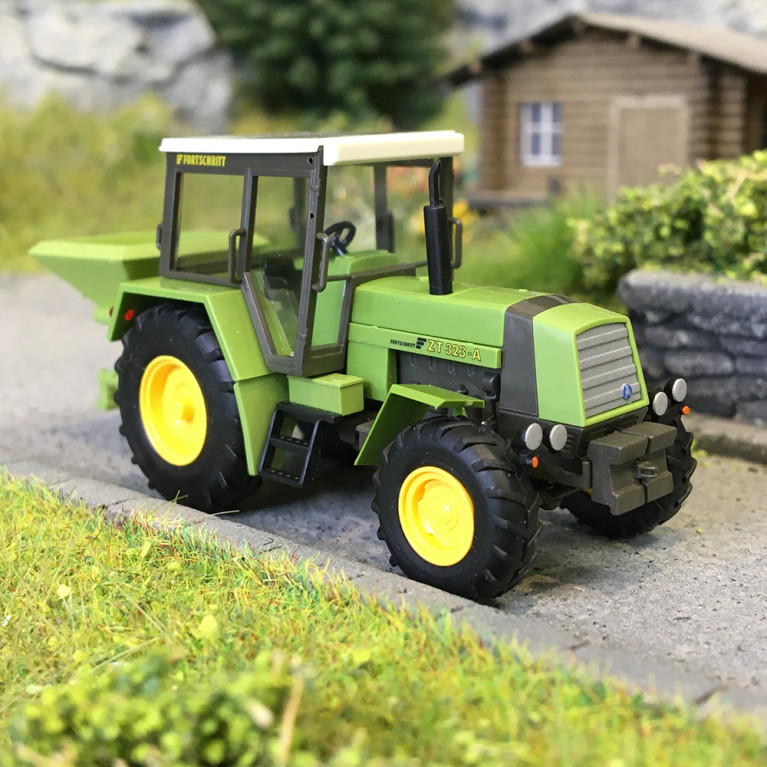 Tracteur, Fortschritt ZT 323A, épandeur d'engrais, vert - BUSCH 50424 - HO 1/87