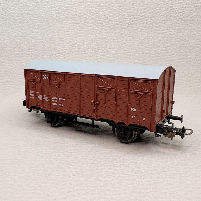 Wagon couvert 2 essieux type Gkks, DSB - PIKO 27732