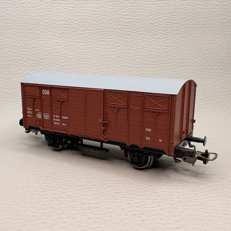 Wagon couvert 2 essieux type Gkks, DSB - PIKO 27732