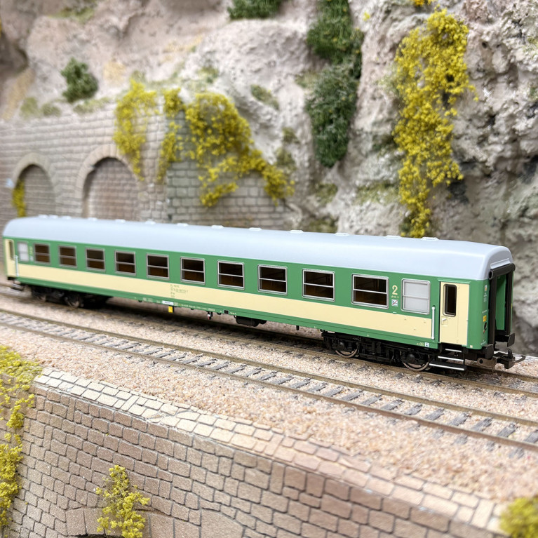 Voiture voyageurs type 111Ap, B10ou, 2 CL, PKP, Ep. VI - PIKO 97186 - HO 1/87