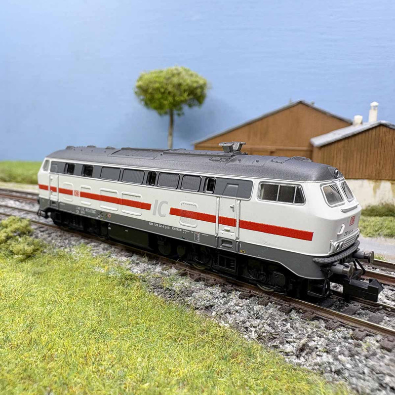 Locomotive électrique 218 341-6, "version IC" DB, Ep. VI, digital son - MINITRIX 16827 - N 1/160