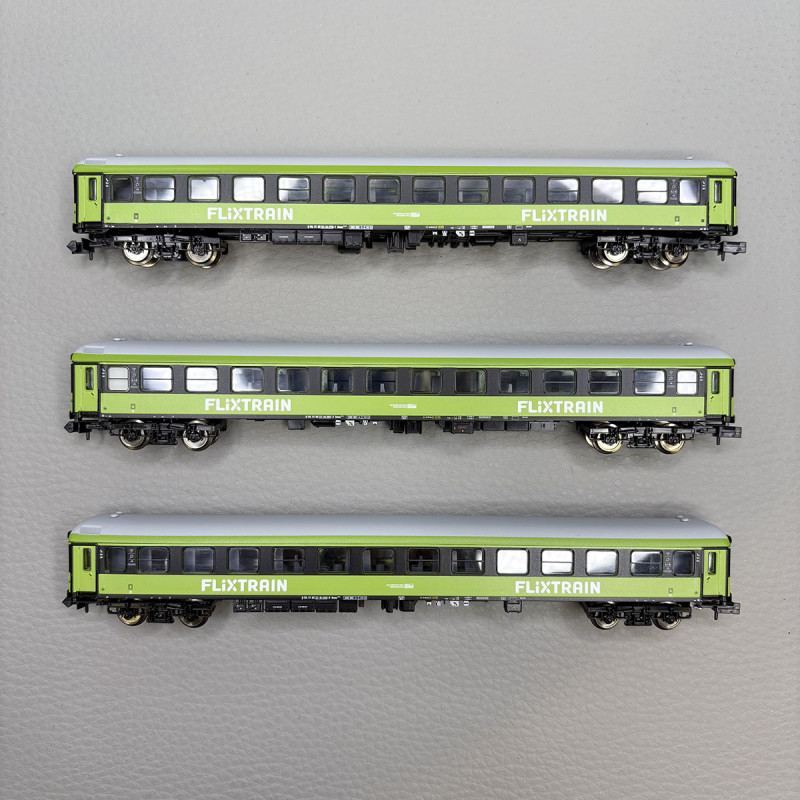 3 voitures voyageurs type Bmmz 264.4F et 264.4, 2CL, "FlixTrain", Trainpool - MINITRIX 15462