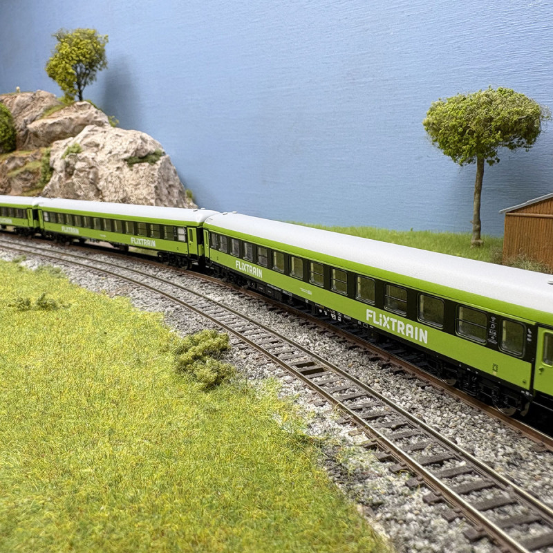 3 voitures voyageurs type Bmmz 264.4F et 264.4, 2CL, "FlixTrain", Trainpool, Ep. VI - MINITRIX 15462 - N 1/160