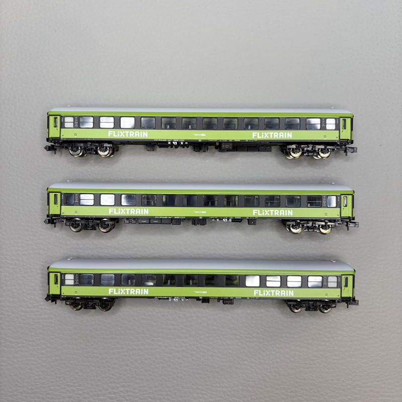 3 voitures voyageurs type Bmmz 264.4F et 264.4, 2CL, "FlixTrain", Trainpool - MINITRIX 15462