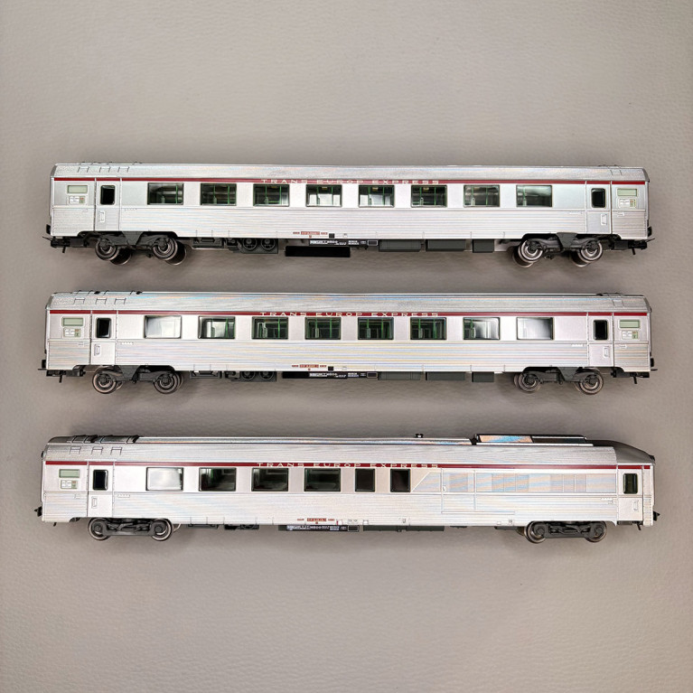 3 voitures Inox, TEE Mistral, "Jules vernes", avec fourgon, SNCF - JOUEF HJ4206HM