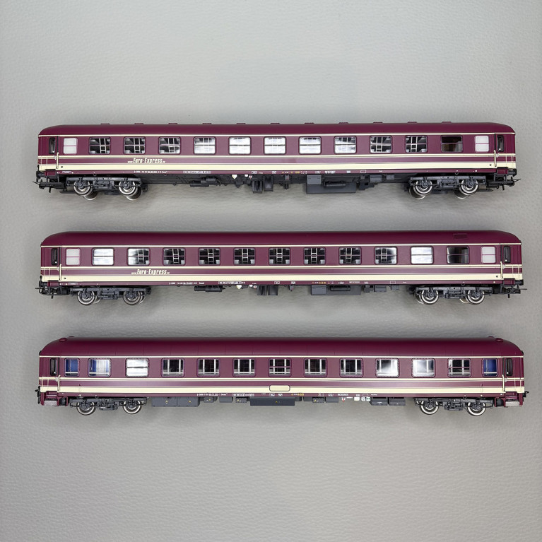3 voitures couchettes de type Bcm, Euro-Express, DB - RIVAROSSI HR4417