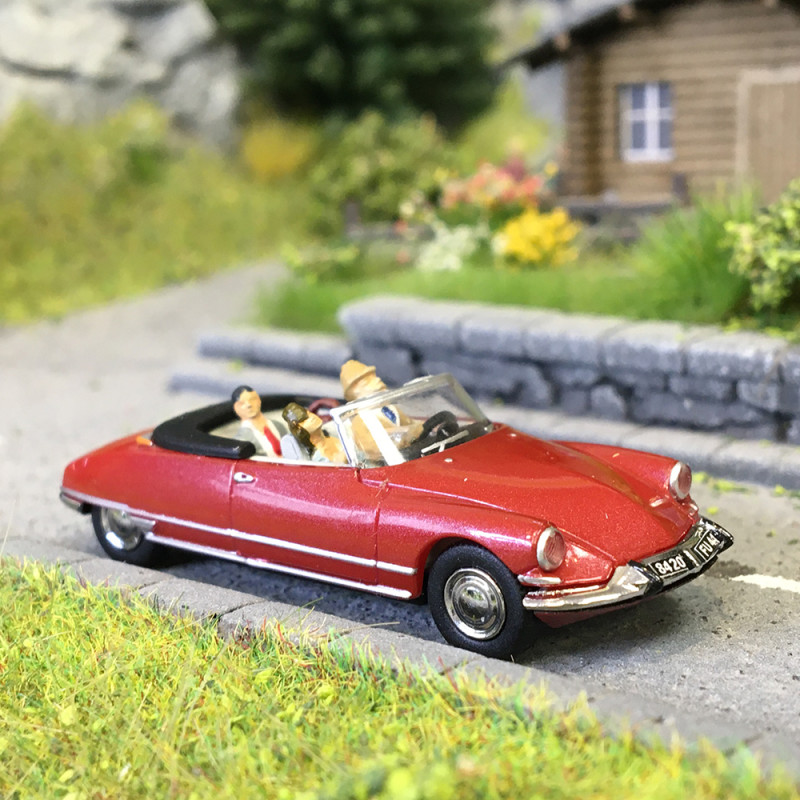 Citroën DS 19, cabriolet, rouge, avec personnages - SAI 1619 - HO 1/87