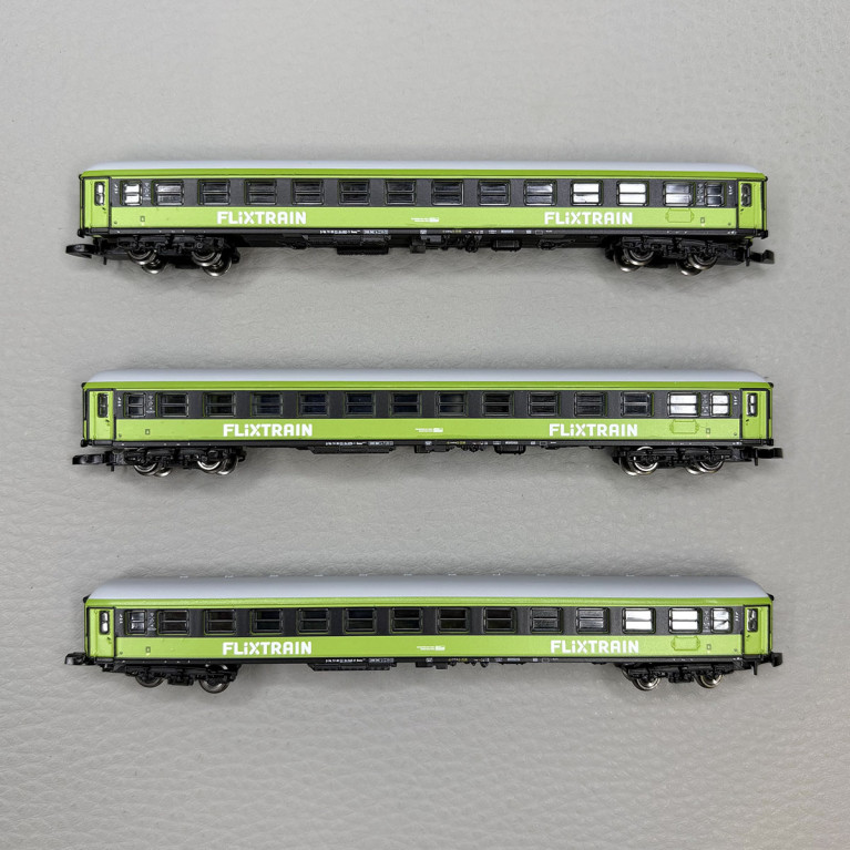 3 voitures voyageurs type Bmmz 264.4F et 264.4, 2CL, "FlixTrain", Trainpool - Marklin 87403