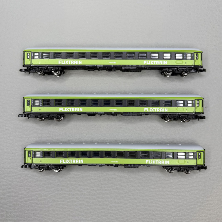 3 voitures voyageurs type Bmmz 264.4F et 264.4, 2CL, "FlixTrain", Trainpool - Marklin 87403