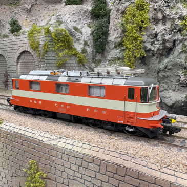 Locomotive électrique Re 4/4 II, 11141, SBB CFF FFS, Ep. IV, digital son - MARKLIN 38420 - HO 1/87