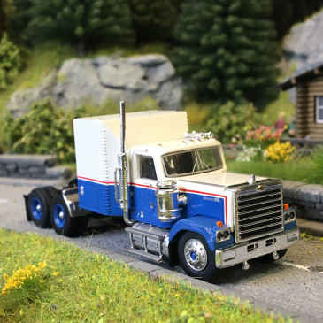 Tracteur, Chevrolet Bison, blanc, bleu, 1980 - BREKINA 85781 - HO 1/87