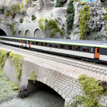 2 voitures Corail, Vtu, B10tu et B11tu, livrée Corail, logo Encadré, SNCF, Ep. IV - LSMODELS E200 - HO 1/87