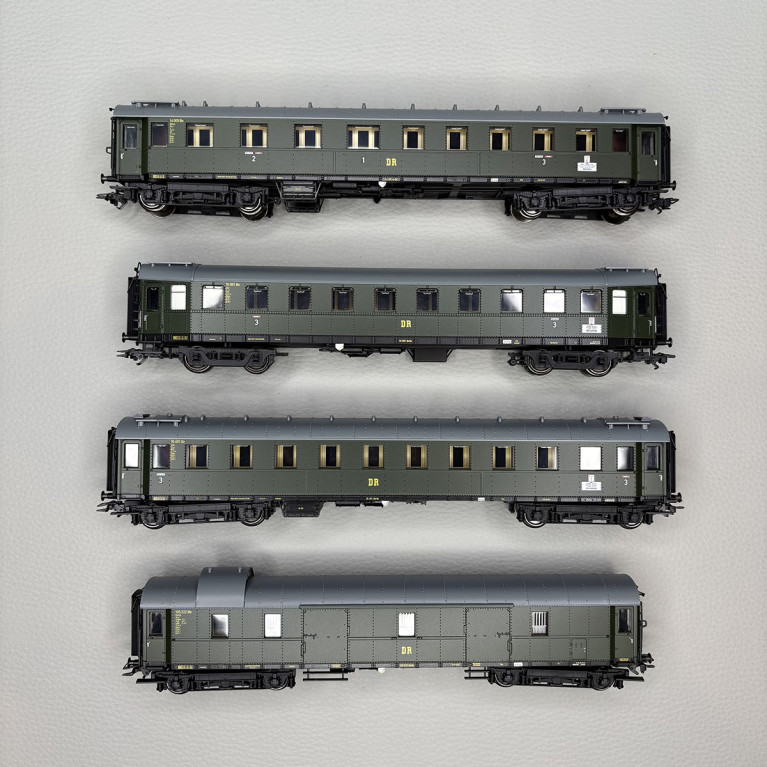 4 voitures voyageurs grandes lignes, type unifiées 1928-30, DR - MARKLIN 42514