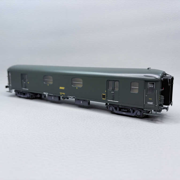 Lsmodels 31207 - Fourgon rapide Nord Dd4s, feux de fin de convoi + éclairage, SNCF