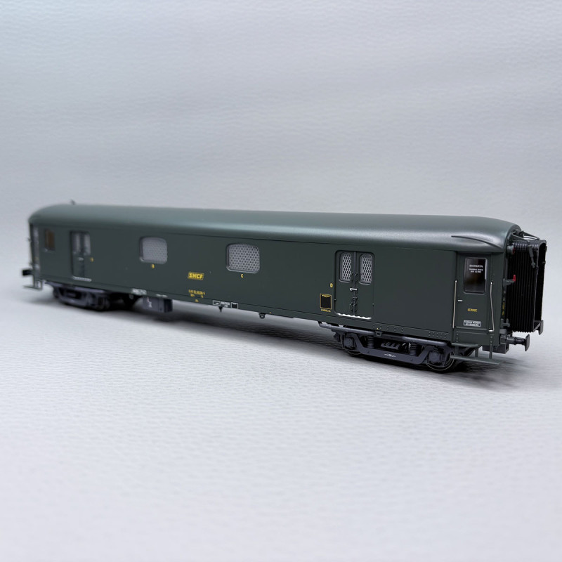 Lsmodels 31207 - Fourgon rapide Nord Dd4s, feux de fin de convoi + éclairage, SNCF