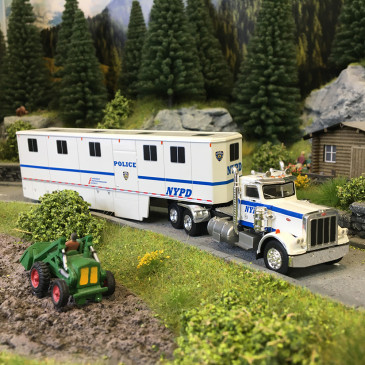 Semi-remorque, transport de chevaux, Peterbilt 359, NYPD, 1973 - BREKINA 85724 - HO 1/87