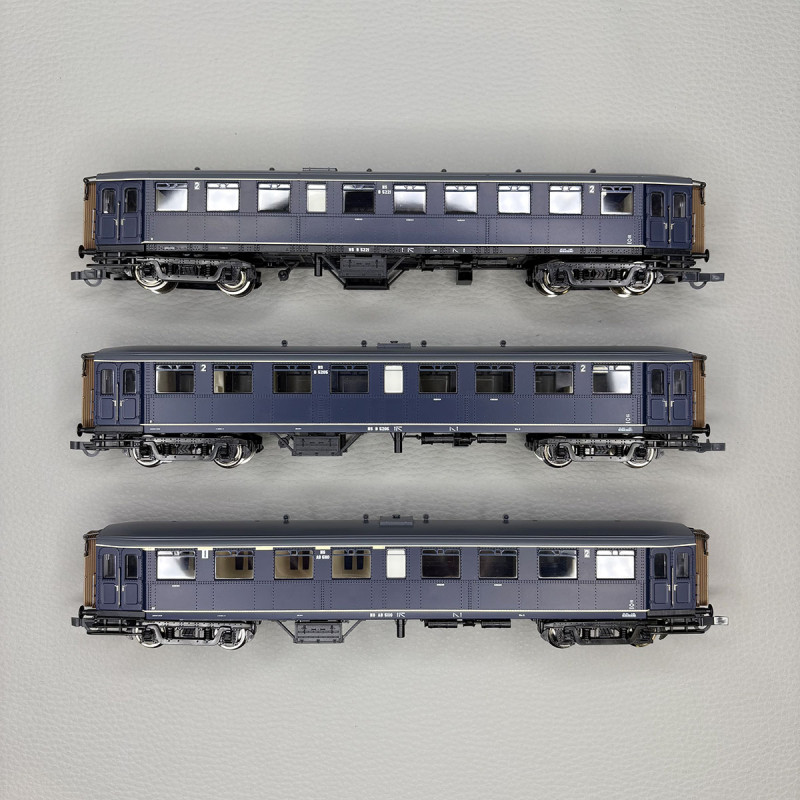 3 voitures voyageurs de type A, AB et B, "Blokkendoos", NS - ROCO 6200054