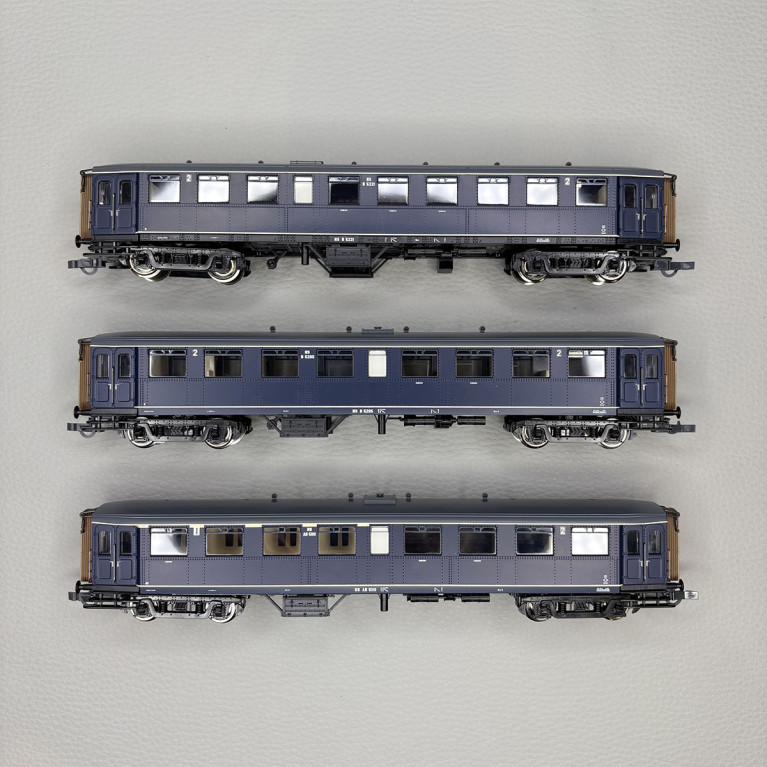 3 voitures voyageurs de type A, AB et B, "Blokkendoos", NS - ROCO 6200054