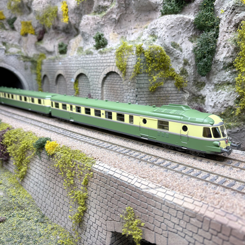 TRAIN ELECTRIQUE - TGV THALYS Mehano avec éclairage réversible HO 1/87