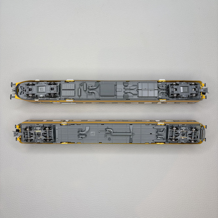 REE MB-261 -Automotrice RGP1, X 2726 + XR 7764, orange / alu, Metz, SNCF