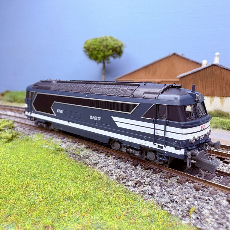 Locomotive diesel, BB 67561, Logo Nouille, Marseille, SNCF, Ep. IV et V - REE NW-335 - N 1/160