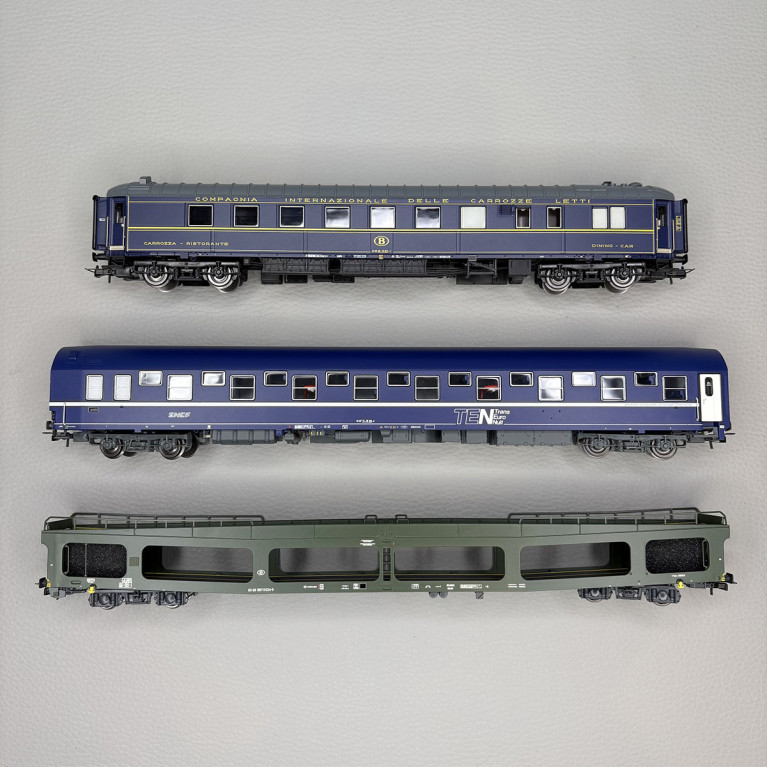 Train Auto-Couchettes, 2 voitures WR ex-CIWL, WL T2 et porte autos DD, SNCF/SNCB - JOUEF HJ4207