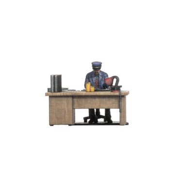 Fonctionnaire des chemins de fer, à son bureau - NOCH 10220 - HO 1/87