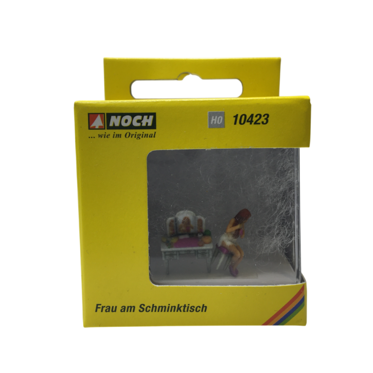 Femme à la coiffeuse - NOCH 10423 - HO 1/87