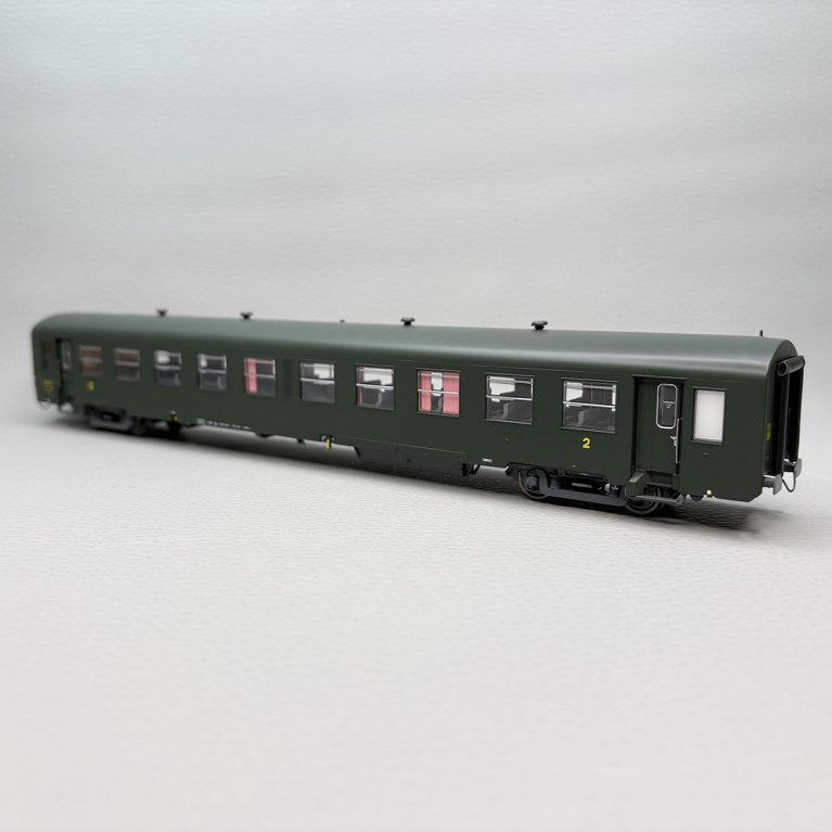 Lsmodels MW40028 - Voiture USI, Bmyfi U61, 2CL, caisse longue, Marquage 1956, SNCF