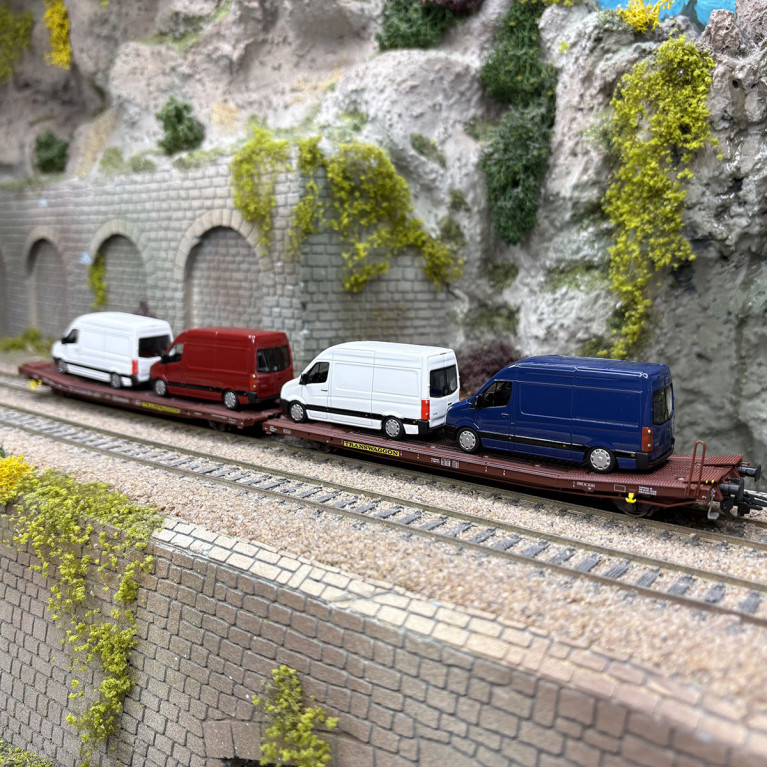 2 wagons plats jumelés, type Laads 800B, transport de véhicules, Transwaggon, Ep. VI - MARKLIN 47430 - HO 1/87