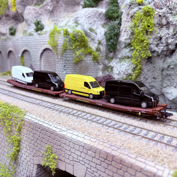 2 wagons plats jumelés, type Laads 800B, transport de véhicules, Transwaggon, Ep. VI - TRIX 24428 - HO 1/87