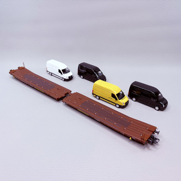 2 wagons plats jumelés, type Laads 800B, transport de véhicules, Transwaggon - TRIX 24428