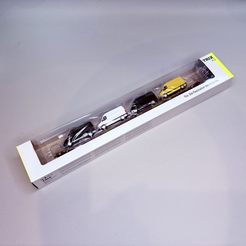 2 wagons plats jumelés, type Laads 800B, transport de véhicules, Transwaggon - TRIX 24428