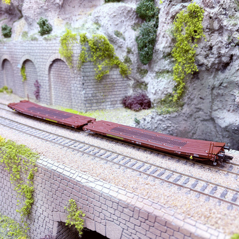 2 wagons plats jumelés, type Laads 800B, transport de véhicules, Transwaggon, Ep. V - TRIX 24429 - HO 1/87