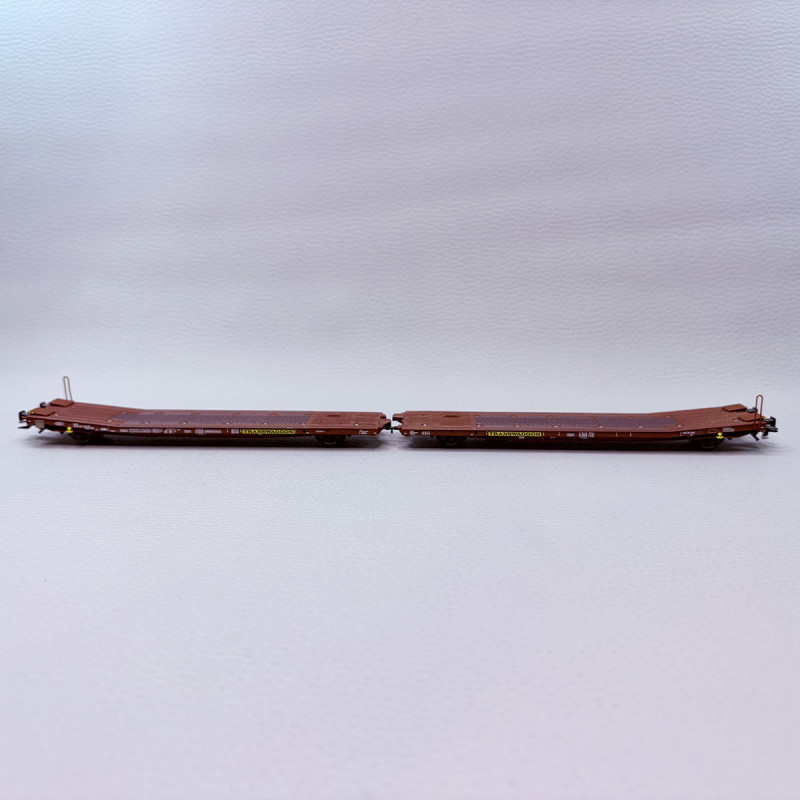 2 wagons plats jumelés, type Laads 800B, transport de véhicules, Transwaggon - TRIX 24429