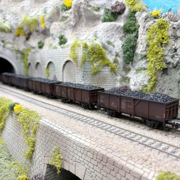 5 wagons tombereaux à déchargement centrale type Fd-z-72 Ommv, DB, Ep. III - MARKLIN 44311- HO 1/87