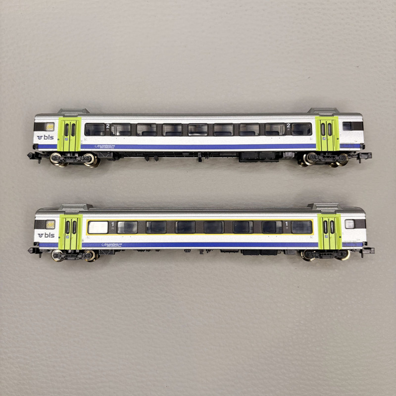 2 voitures voyageurs du "Goldenpassline", train Express, BLS - MINITRIX 18294