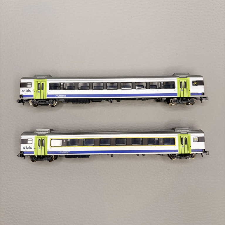 2 voitures voyageurs du "Goldenpassline", train Express, BLS - MINITRIX 18294